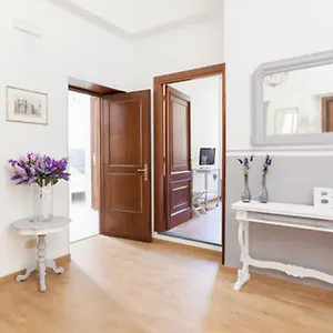 Domus Merulana Bed And Breakfast Bed and breakfast